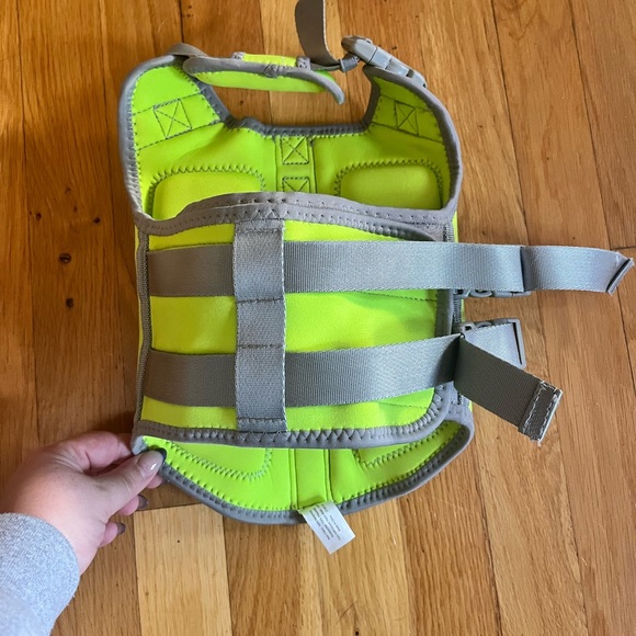 DOG LIFE JACKET NEVER BEEN USED - Picture 3 of 7